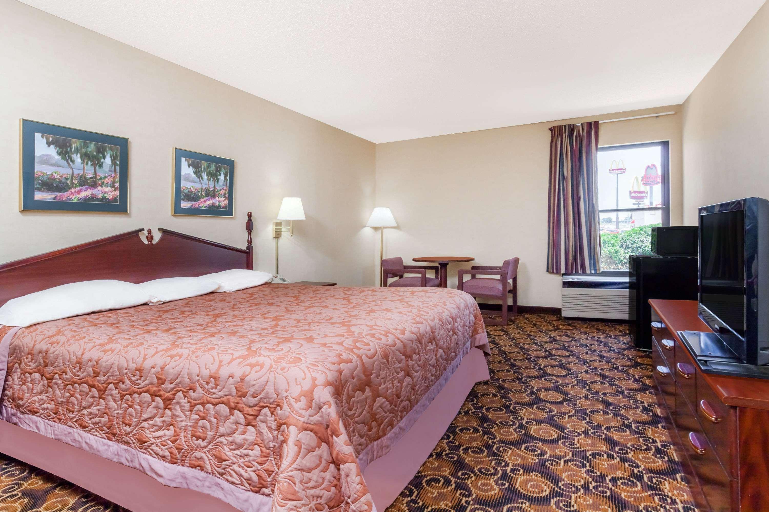Super 8 by Wyndham Evansville North Stacer Eksteriør bilde
