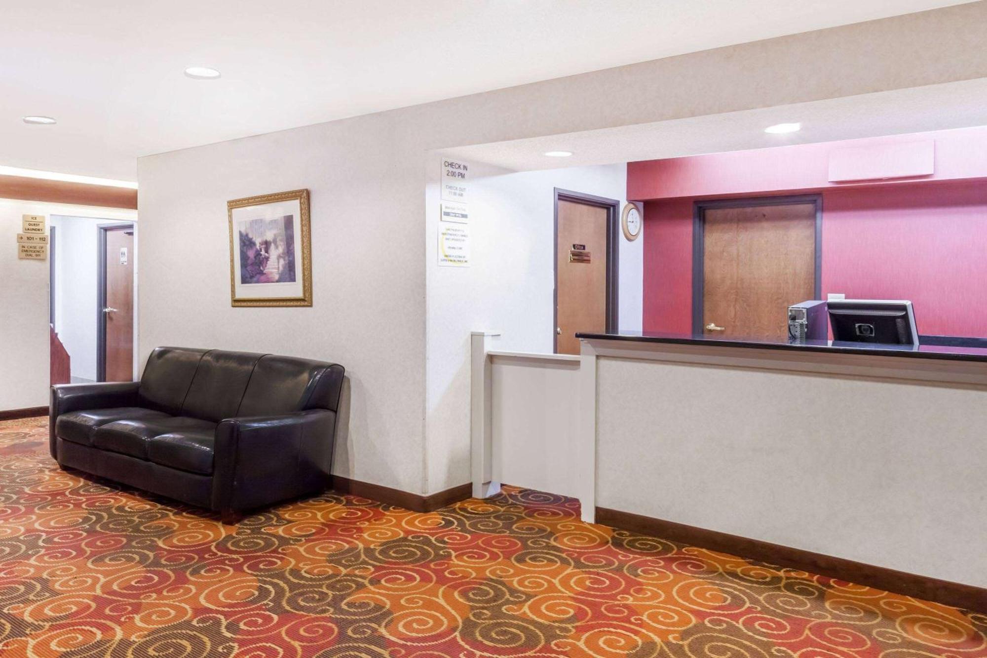 Super 8 by Wyndham Evansville North Stacer Eksteriør bilde