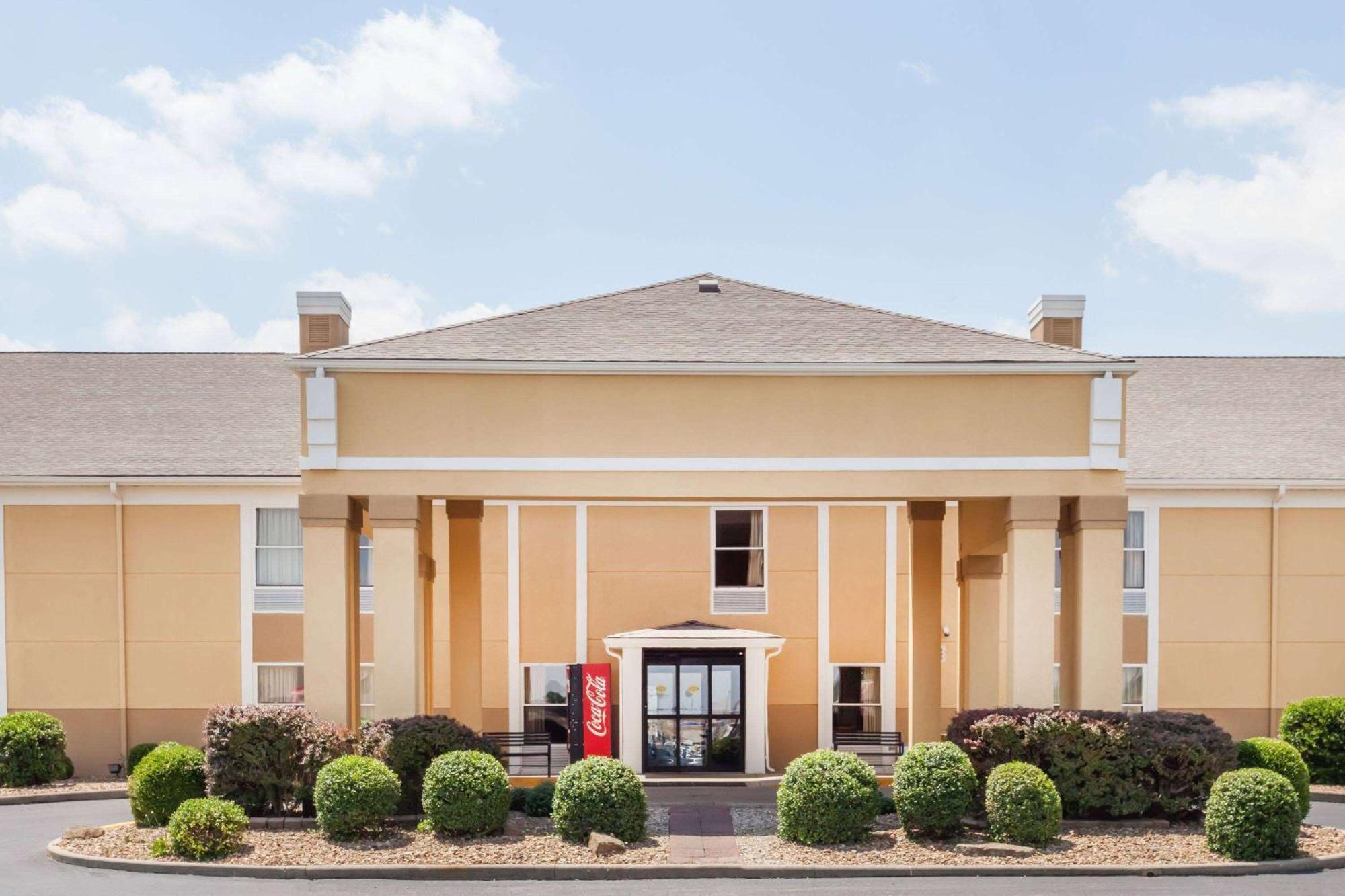 Super 8 by Wyndham Evansville North Stacer Eksteriør bilde