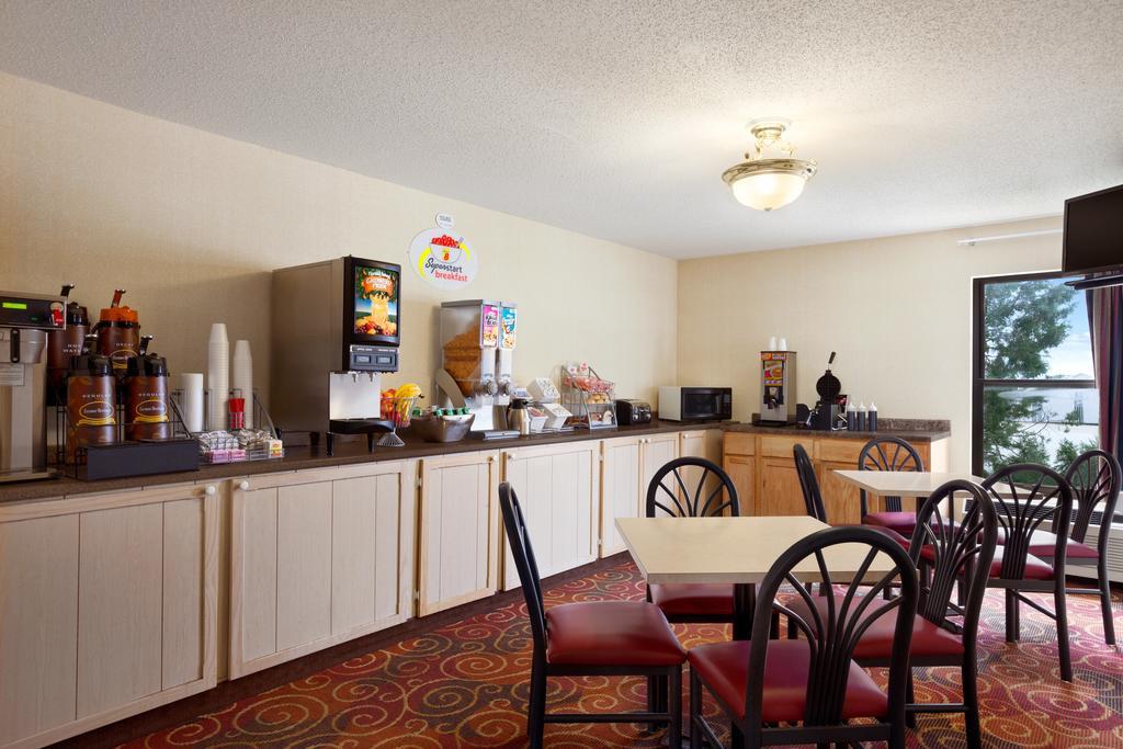 Super 8 by Wyndham Evansville North Stacer Eksteriør bilde